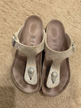 Birkenstock Kids Gizeh Holographic Silver Thong Sandals Size 33